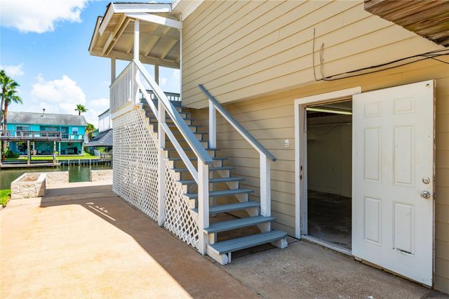 920 Bonita Street, Bayou Vista, TX 77563