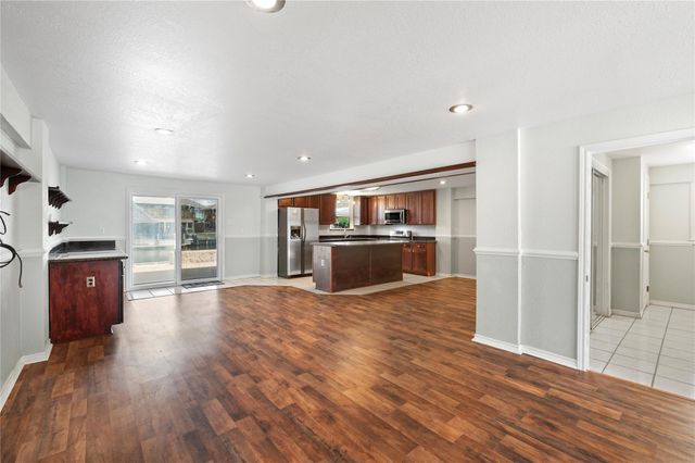 920 Bonita Street, Bayou Vista, TX 77563