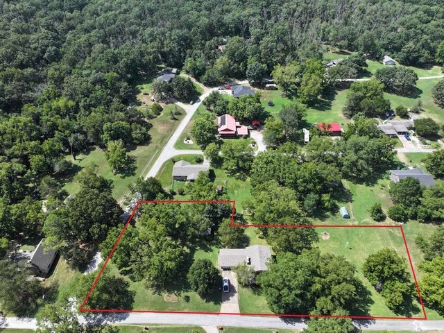 421 Lakewood Drive, Noel, MO 64854