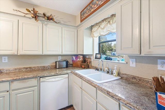 421 Lakewood Drive, Noel, MO 64854