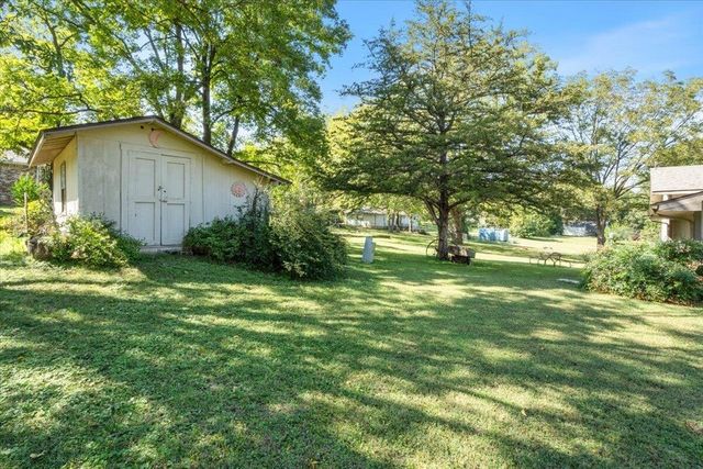 421 Lakewood Drive, Noel, MO 64854