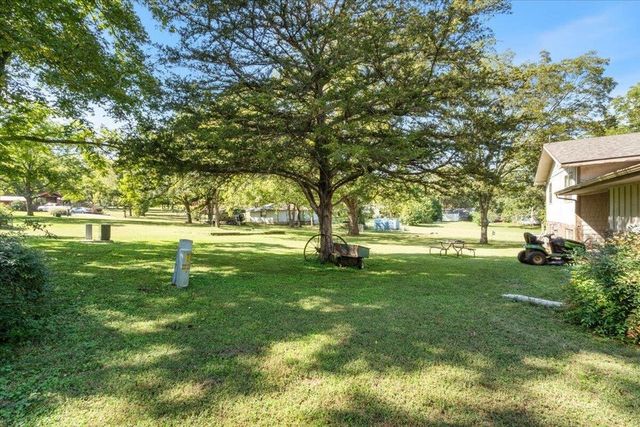 421 Lakewood Drive, Noel, MO 64854