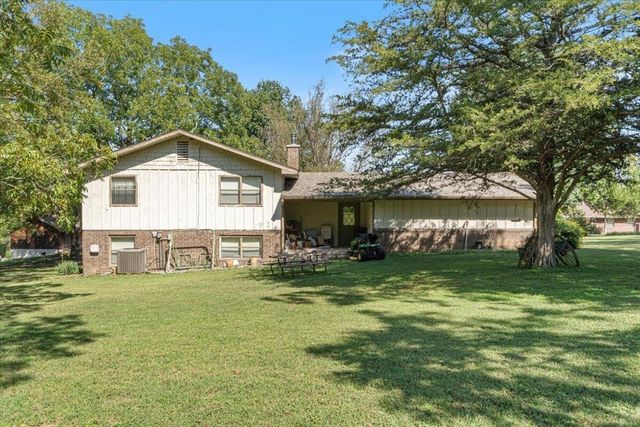 421 Lakewood Drive, Noel, MO 64854