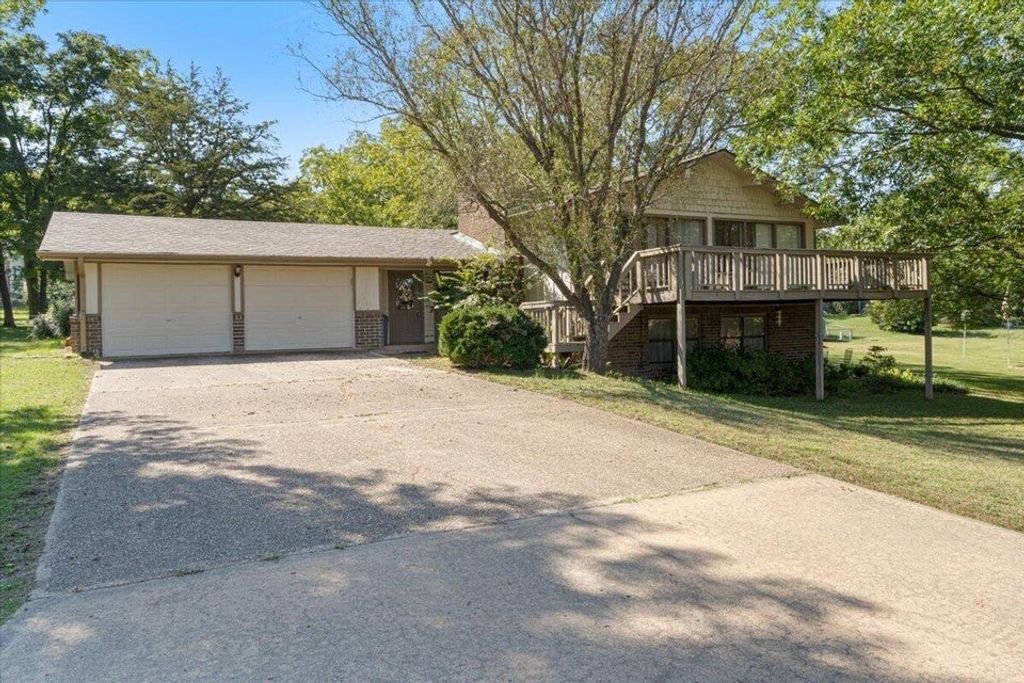 421 Lakewood Drive, Noel, MO 64854
