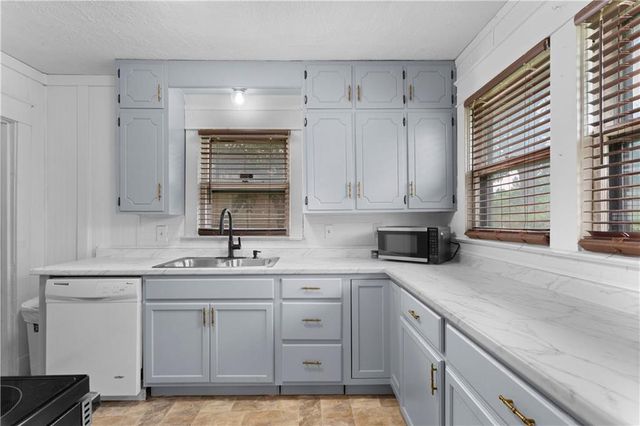 841 S Leslie Avenue, Independence, MO 64050