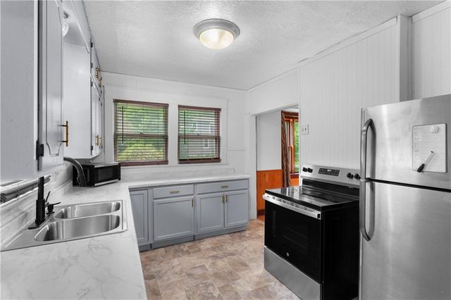841 S Leslie Avenue, Independence, MO 64050