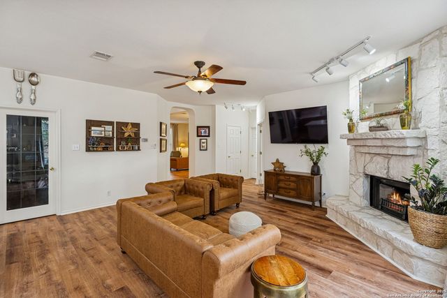 8639 Cantua Creek, Helotes, TX 78023