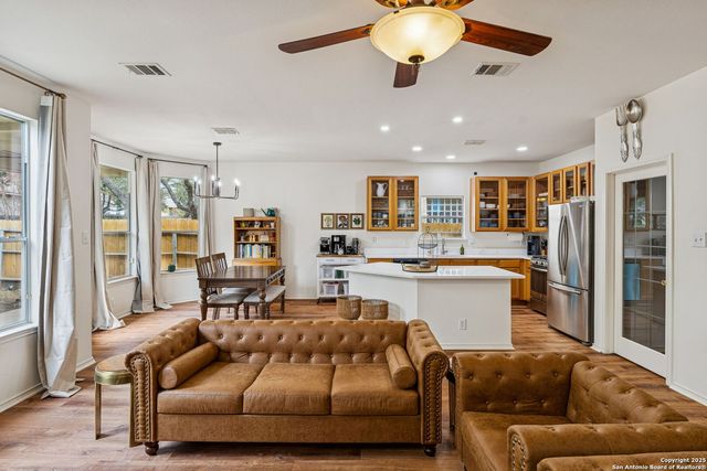 8639 Cantua Creek, Helotes, TX 78023