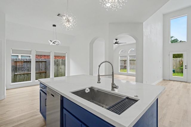2905 Summer Cape Court, League City, TX 77573