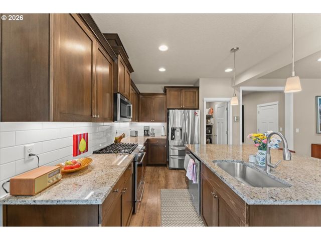 3121 Se RIESLING Rd, Milwaukie, OR 97267