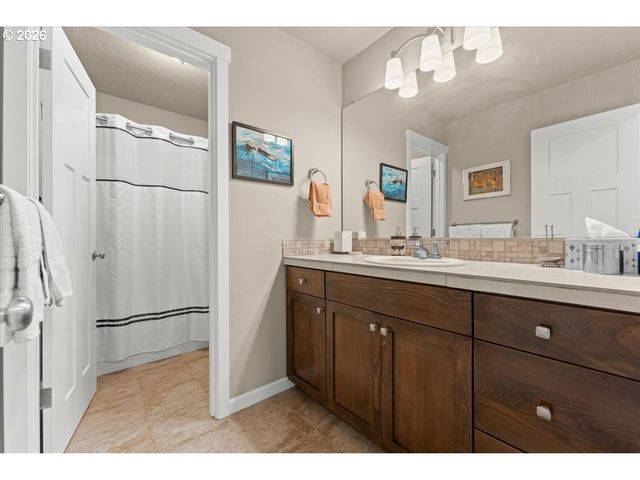 3121 Se RIESLING Rd, Milwaukie, OR 97267
