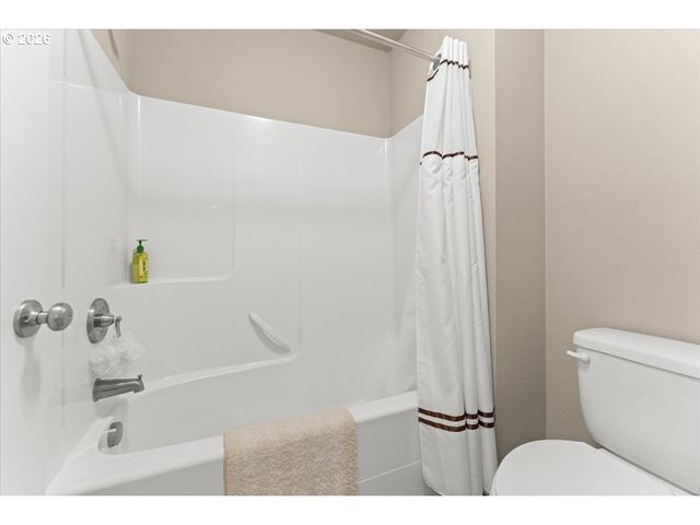 3121 Se RIESLING Rd, Milwaukie, OR 97267