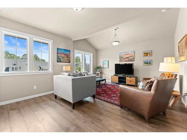 3121 Se RIESLING Rd, Milwaukie, OR 97267