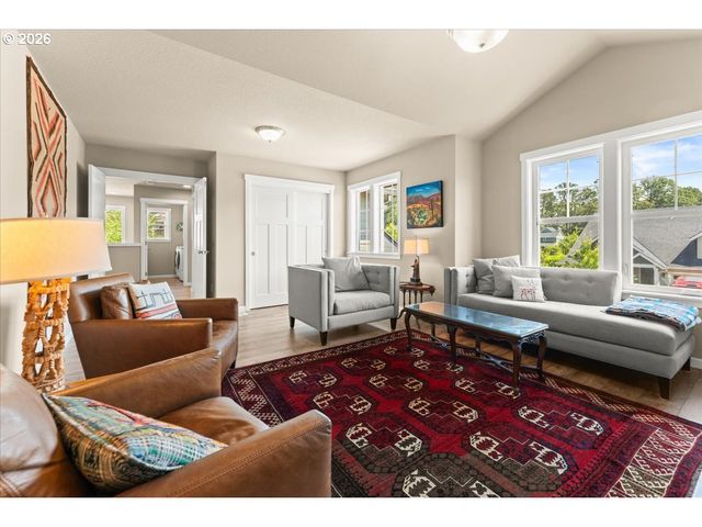 3121 Se RIESLING Rd, Milwaukie, OR 97267
