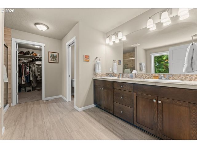 3121 Se RIESLING Rd, Milwaukie, OR 97267
