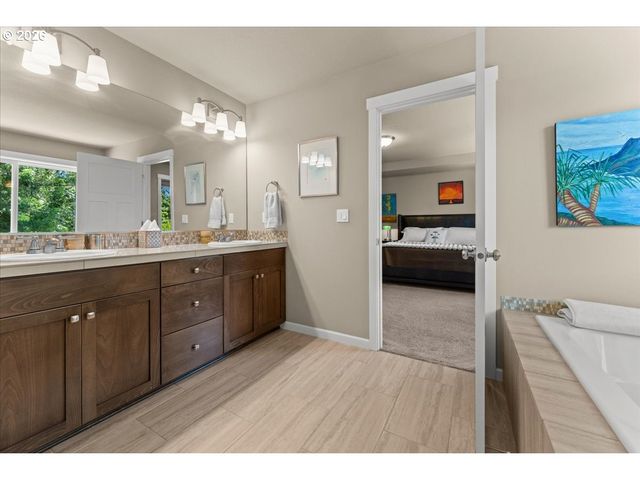 3121 Se RIESLING Rd, Milwaukie, OR 97267