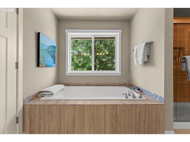 3121 Se RIESLING Rd, Milwaukie, OR 97267
