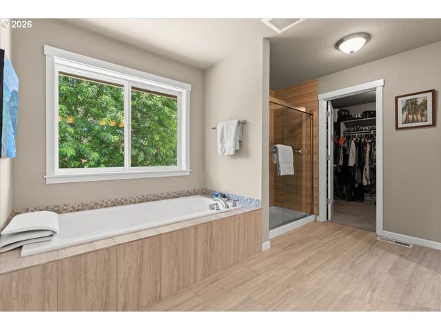 3121 Se RIESLING Rd, Milwaukie, OR 97267