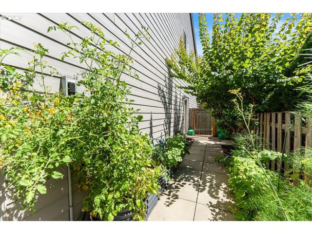 3121 Se RIESLING Rd, Milwaukie, OR 97267