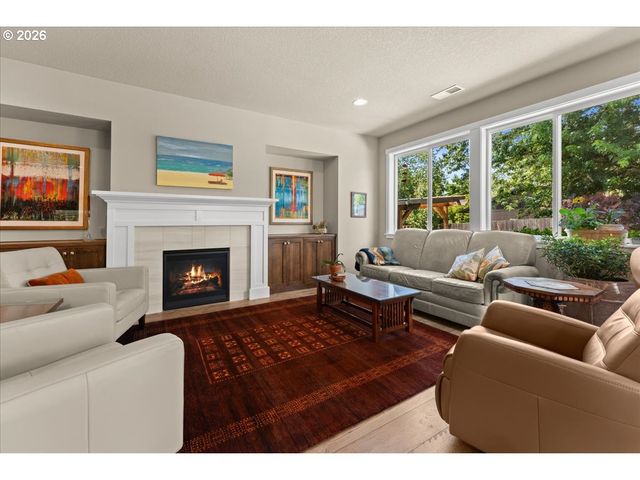 3121 Se RIESLING Rd, Milwaukie, OR 97267