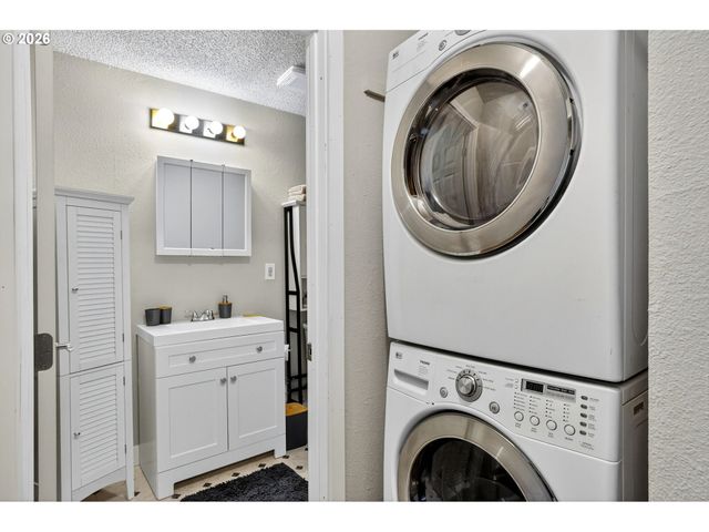 11044 Sw GREENBURG Rd 321, Portland, OR 97223