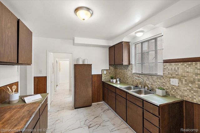 18645 Roselawn Street, Detroit, MI 48221