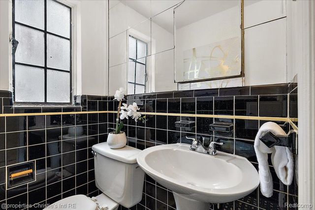 18645 Roselawn Street, Detroit, MI 48221