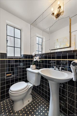 18645 Roselawn Street, Detroit, MI 48221