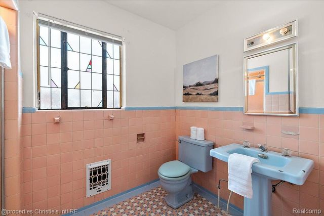 18645 Roselawn Street, Detroit, MI 48221