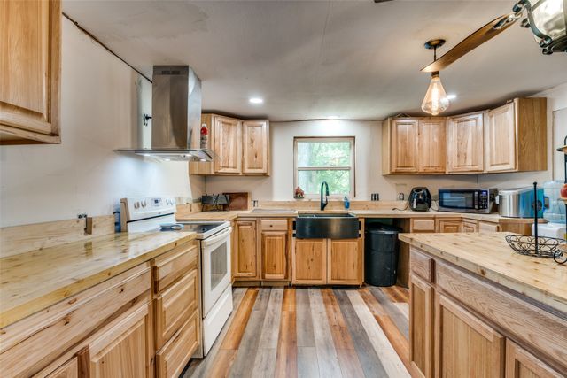 201 E 2nd Street, Quinlan, TX 75474