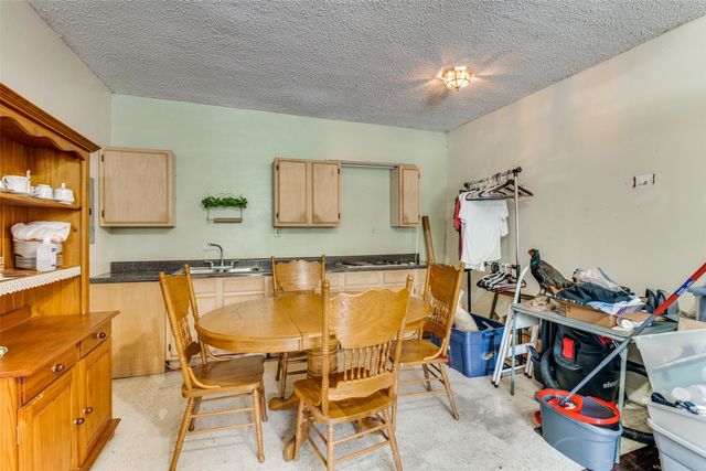 201 E 2nd Street, Quinlan, TX 75474