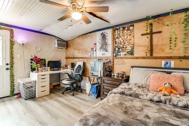 201 E 2nd Street, Quinlan, TX 75474