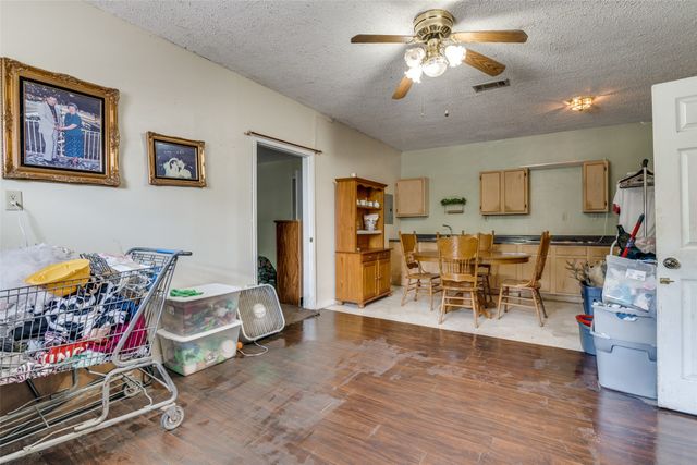 201 E 2nd Street, Quinlan, TX 75474