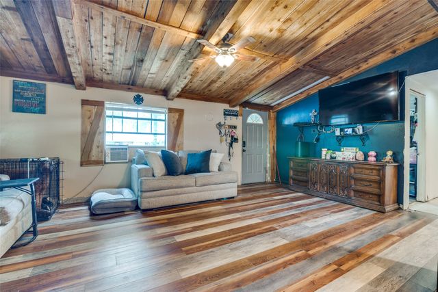 201 E 2nd Street, Quinlan, TX 75474