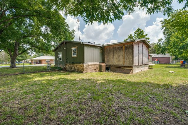 201 E 2nd Street, Quinlan, TX 75474
