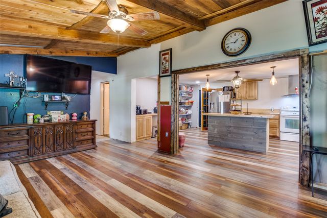 201 E 2nd Street, Quinlan, TX 75474