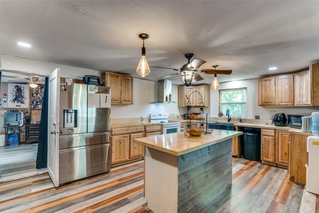 201 E 2nd Street, Quinlan, TX 75474