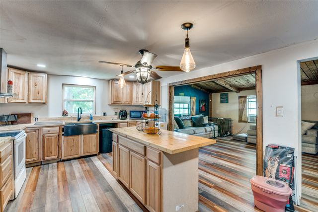 201 E 2nd Street, Quinlan, TX 75474