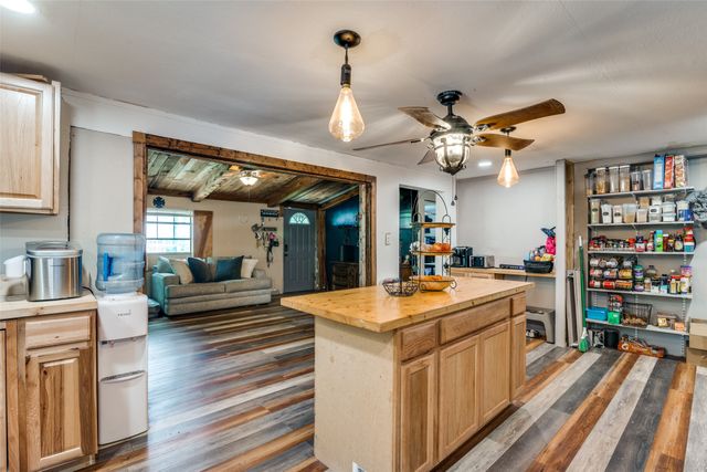 201 E 2nd Street, Quinlan, TX 75474