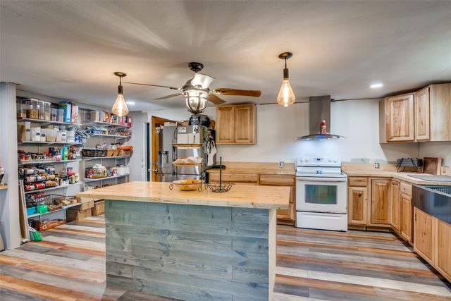 201 E 2nd Street, Quinlan, TX 75474
