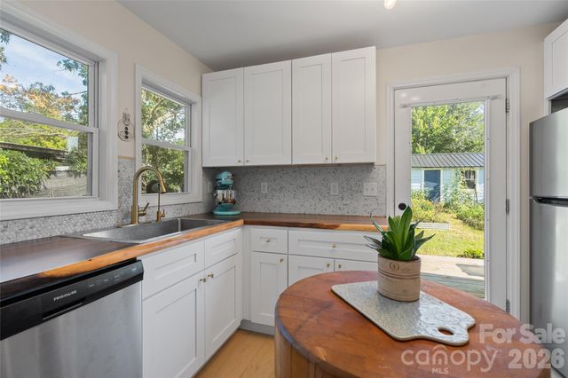 1042 Old US 70 Hwy Highway, Black Mountain, NC 28711