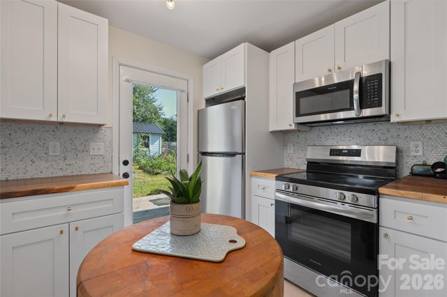 1042 Old US 70 Hwy Highway, Black Mountain, NC 28711
