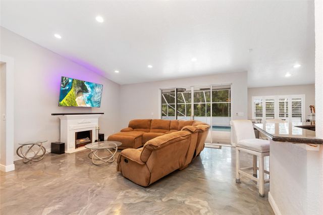 1400 NW 102nd Dr, Coral Springs, FL 33071