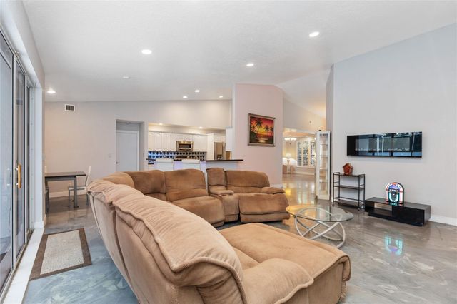 1400 NW 102nd Dr, Coral Springs, FL 33071