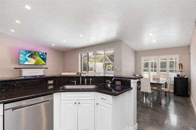 1400 NW 102nd Dr, Coral Springs, FL 33071