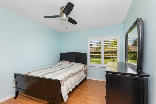 1400 NW 102nd Dr, Coral Springs, FL 33071