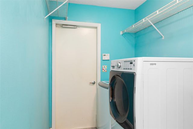 1400 NW 102nd Dr, Coral Springs, FL 33071