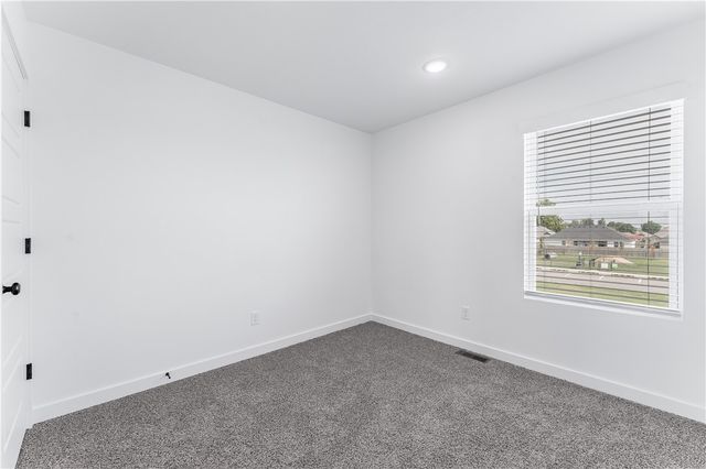 881 Massachusetts Avenue, Bentonville, AR 72713