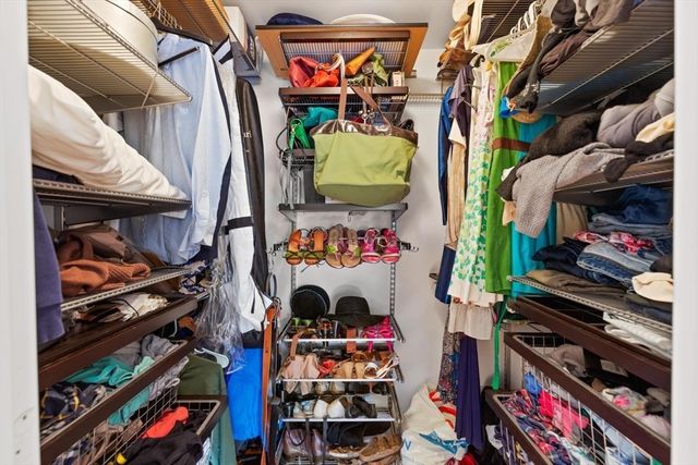 42-44 Oakview Terrace 42, Boston, MA 02130