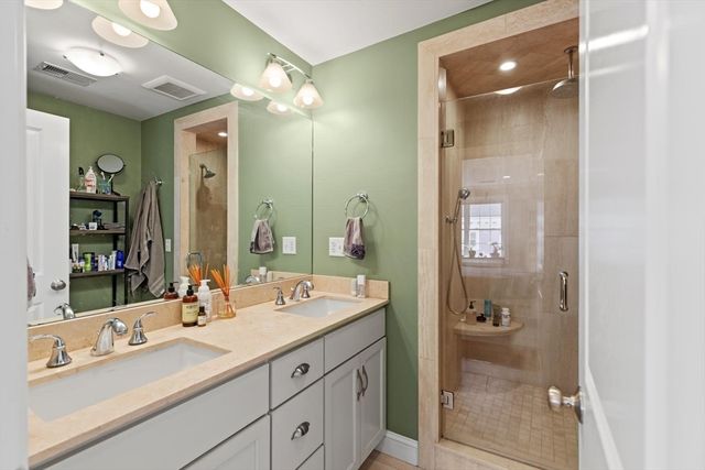 42-44 Oakview Terrace 42, Boston, MA 02130